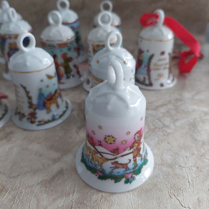 Porcelanowy dzwonek bożonarodzeniowy marki Hutschenreuther 2001