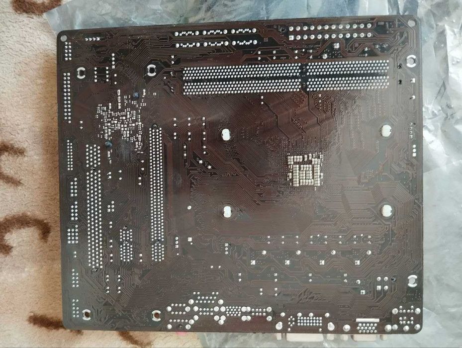 Продам материнскую плату FM2A55M-DGS на детали