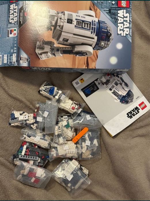 Конструктор LEGO Star Wars R2-D2 (75379)