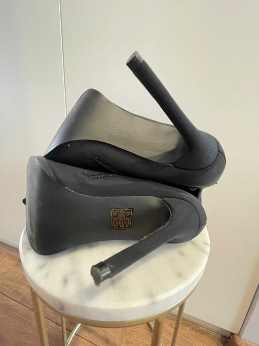 Modne kozaki z ćwiekami