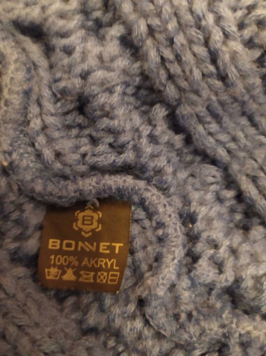 Niebieska czapka zimowa