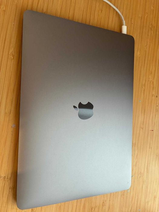 MacBook Pro 13” (2017) – i7, 16GB RAM