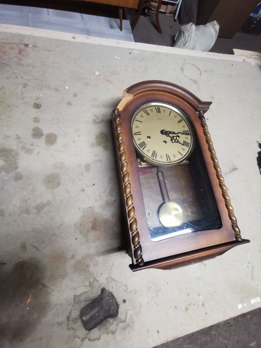 Relógio antigo de pêndulo