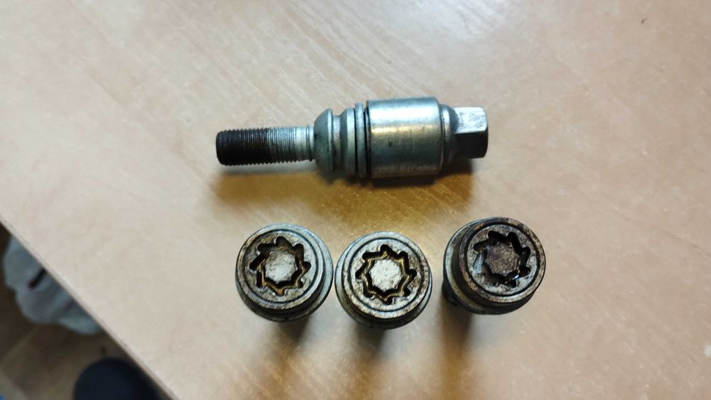 Болты секретки на колеса Volkswagen Touareg \ T5 \ Q7  секретка
