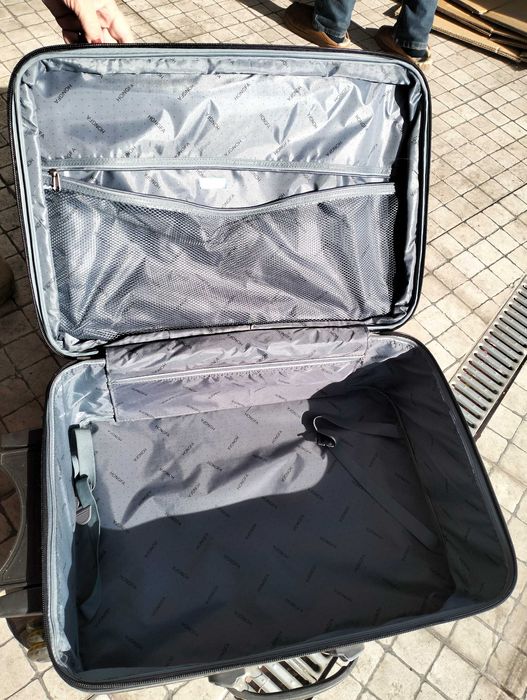 Mala Trolley com bússola e código em muito bom estado