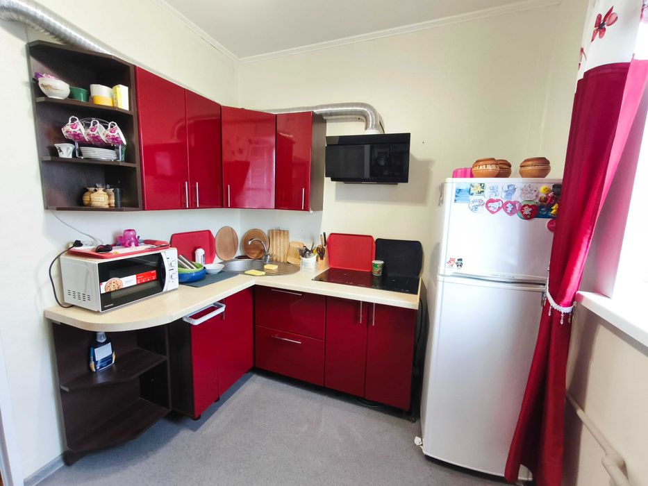 Продам 2-х кімнатну квартиру з меблями і технікою!