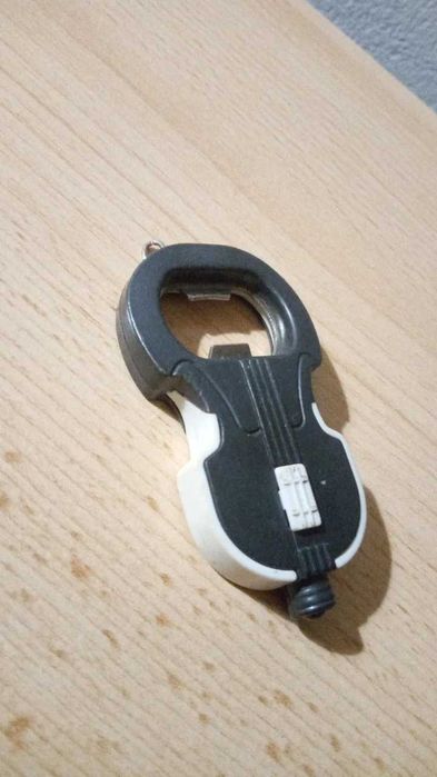 Abre latas com lanterna