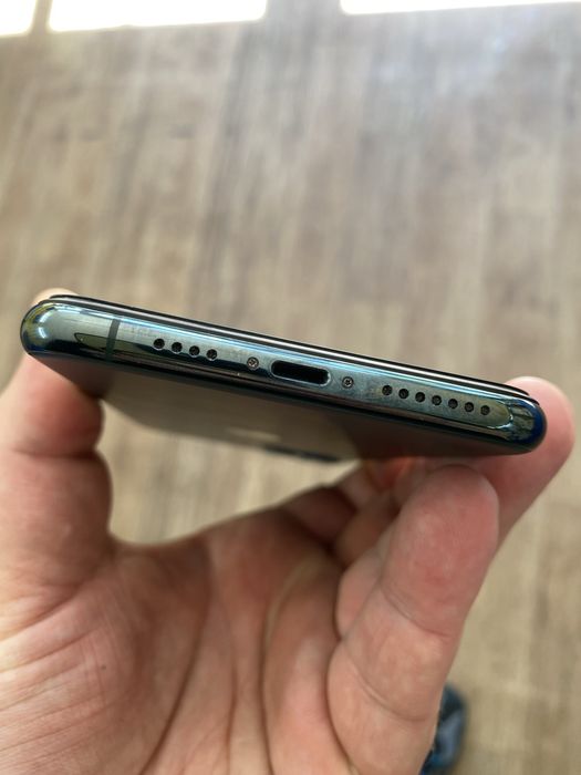 iPhone 11 Pro Max в очень хорошем состоянии