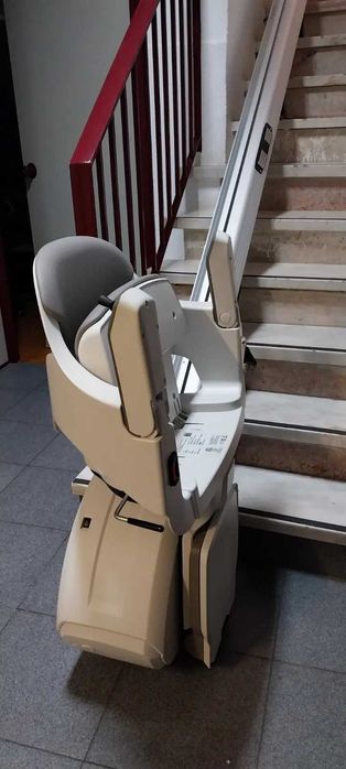 Cadeira elevatória Stannah - carril reto com 4,5 mts