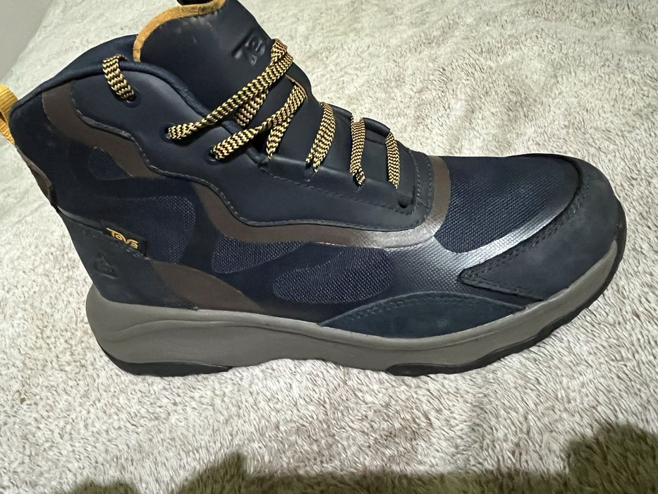 Продаю черевики Ugg  43 р