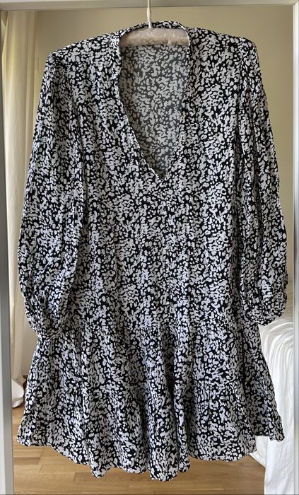 Vestido curto fluído Zara padrão branco e preto