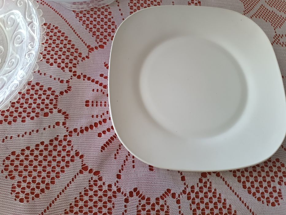 Diversas peças em plástico