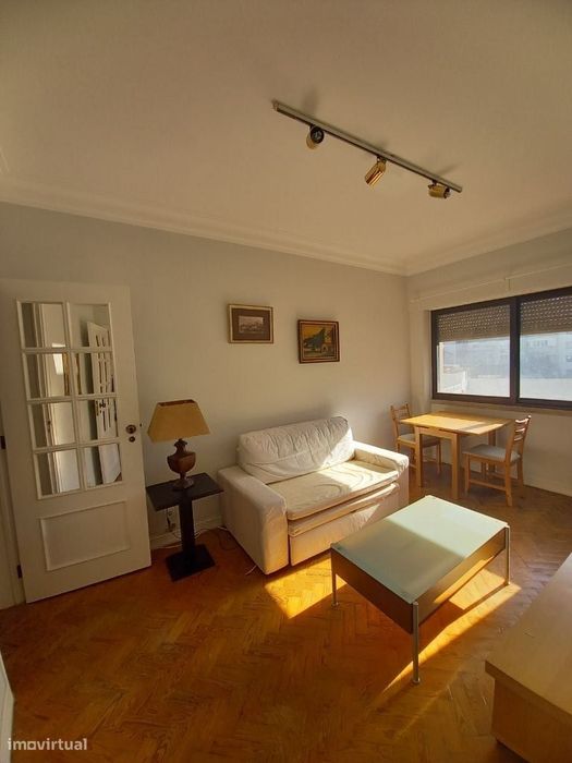Apartamento T1 mobilado em Entrecampos