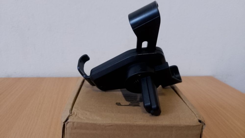 Uchwyt samochodowy na smartfona