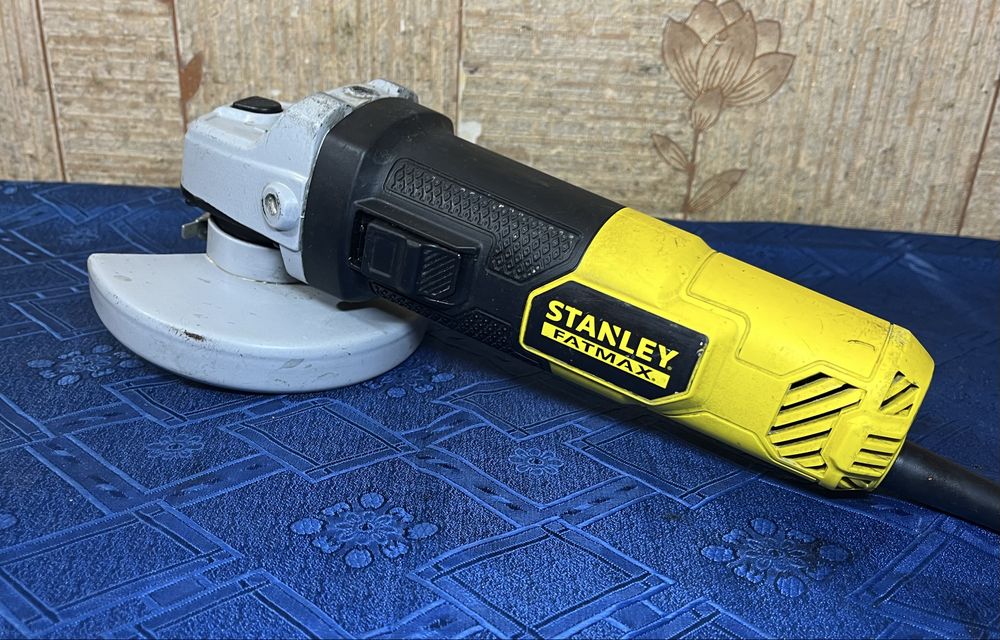 Stanley FATMAX FME822 Болгарка 125мм 850Вт