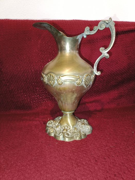 Vaso antigo de latão