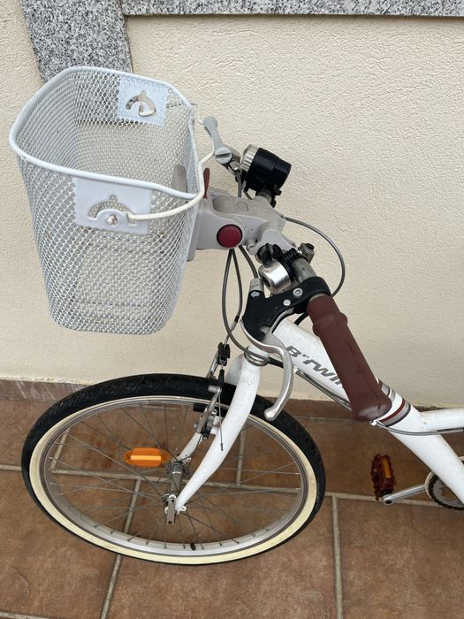 Bicicleta Btwin com cesto