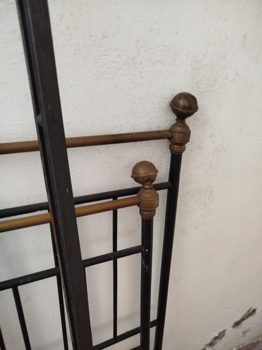 Cama de ferro e latão antiga