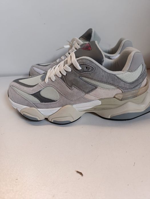 Buty sportowe odcienie szarości