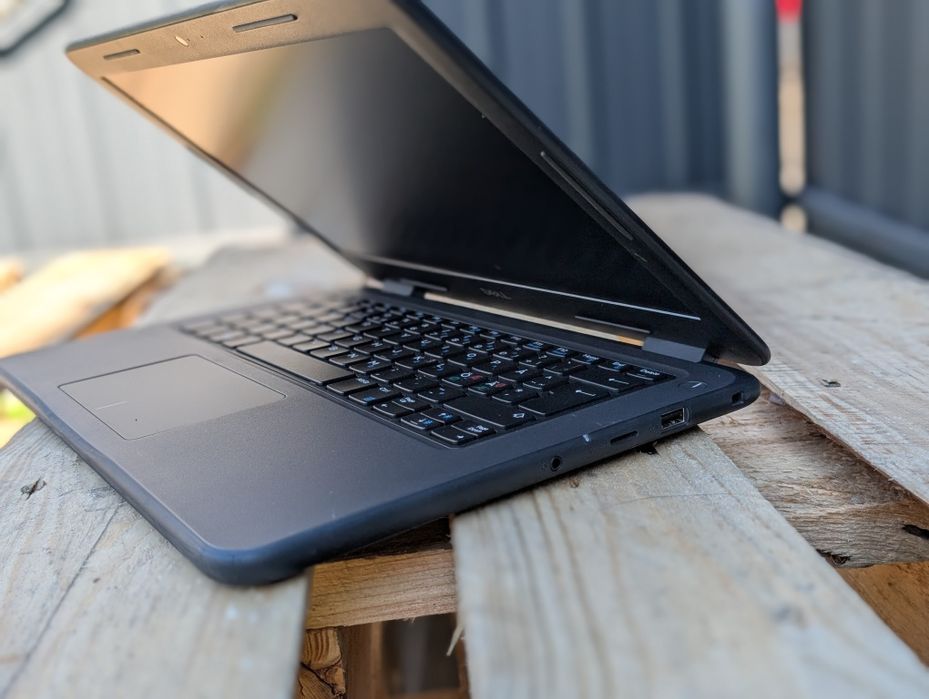 Ноутбук Dell Latitude 3300	/i3-7020U/8/256/HD/13"/бюджетний