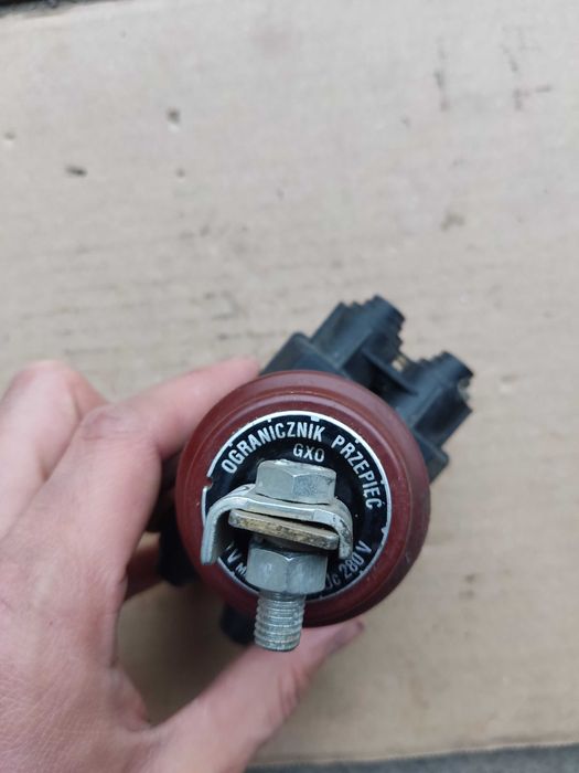 Ogranicznik ochronnik przepięć do sieci linii zewnętrzny