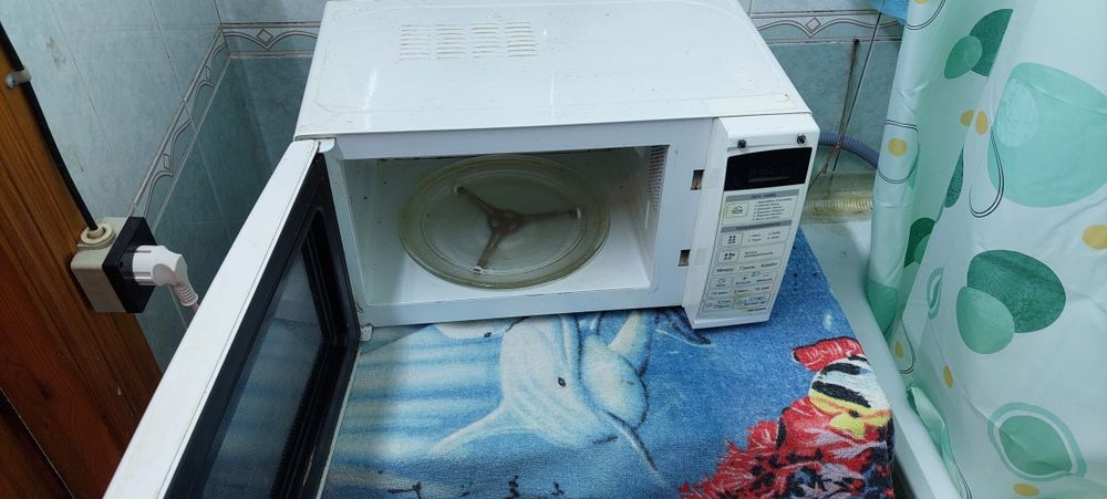 LG микроволновая печь рабочая.