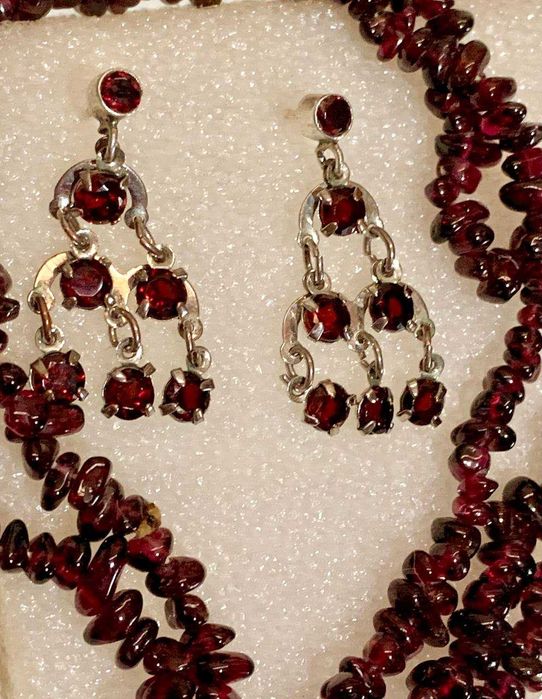 Серьги, бусы Гранаты