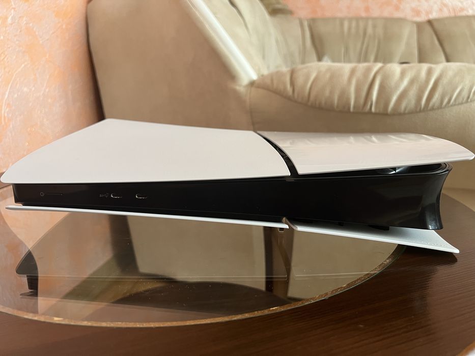 Продам PlayStation 5 slim Digital Edition 1 TB