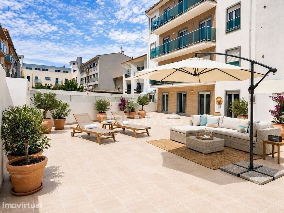 Apartamento T2 com Terraço Privativo de 166 m² | Praia da Barra