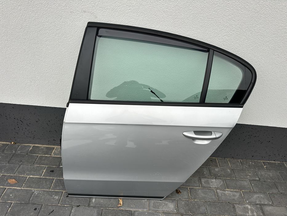 VW Passat B7 drzwi lewe tył