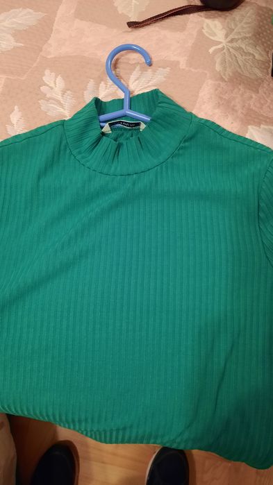 Zielony golf prażek firmy tatuum.