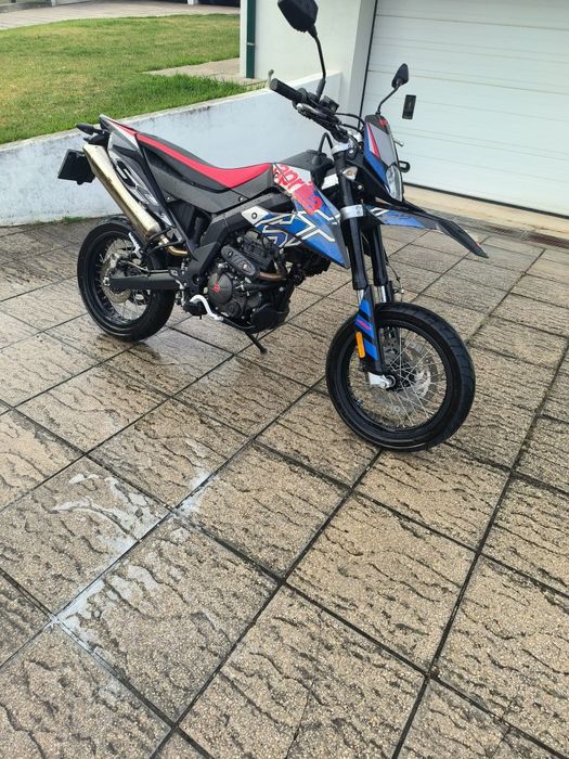 Aprilia SX 125 - 07/2024 | 5.500km | Garantia Fábrica até 07/2027 | Co