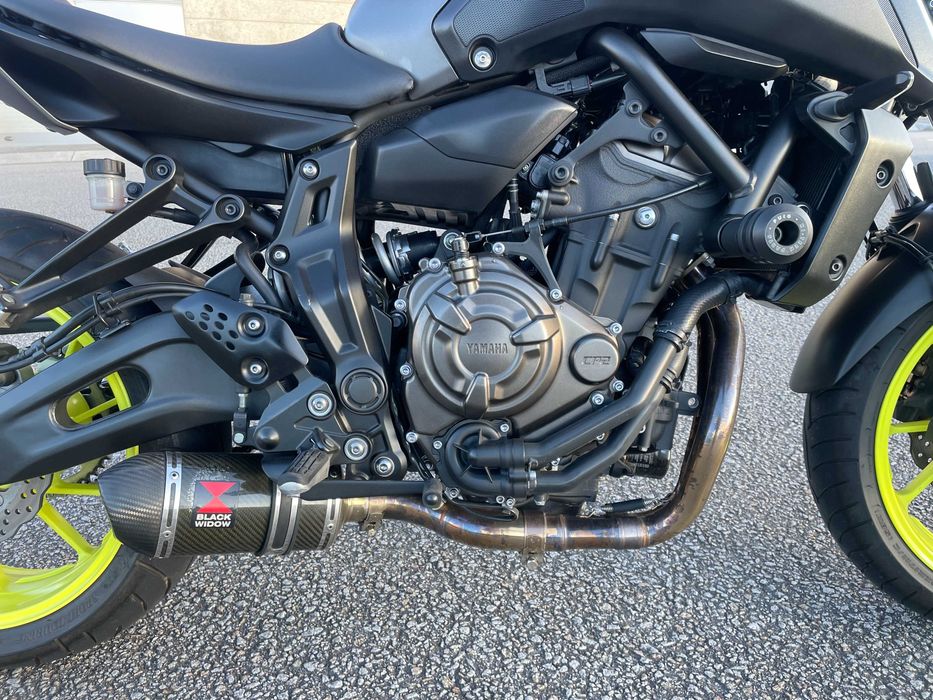 Yamaha MT 07 (com extras)