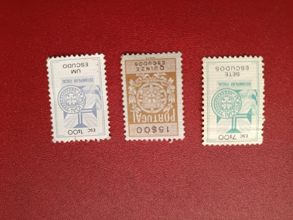 Selos em escudos.