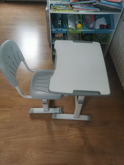 Biurko plus krzesło dla dziecka