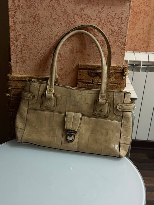 Liz Claiborone бежева шкіряна сумка