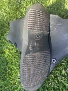 Sobre botas militares de borracha dos EUA