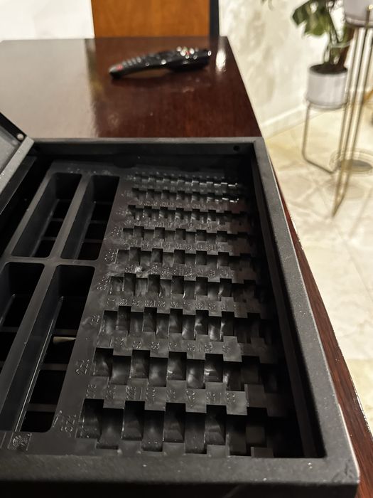 Kasetka metalowa – duża, czarna