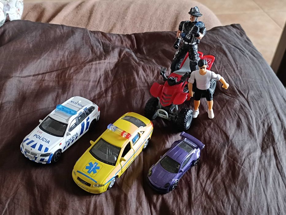 Carrinhos Polícia e INEM