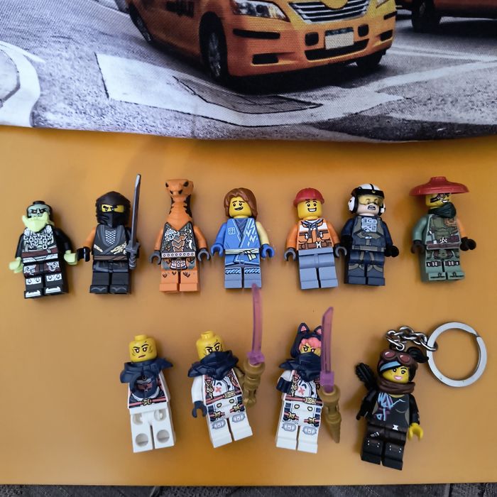 Коллекционные минифигурки Лего цена  за лот