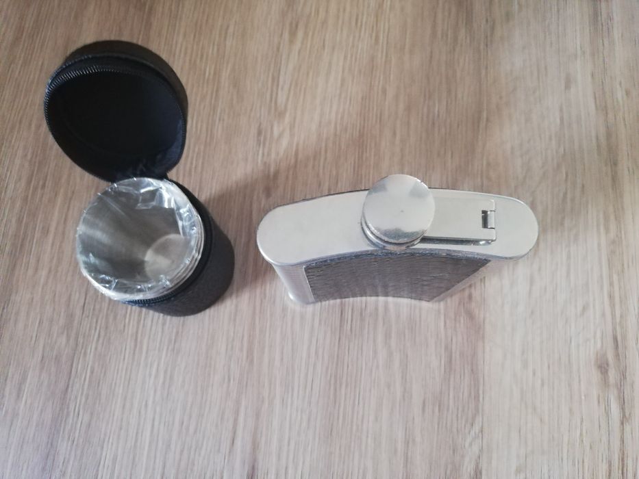 Bebedor/frasco e copos em metal união soviética