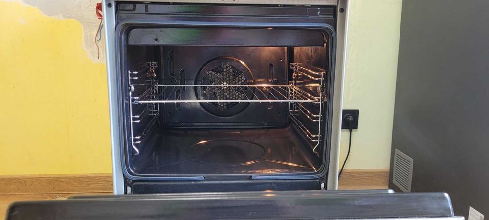 Плита електрична Electrolux ( Варильна поверхня + духовка)