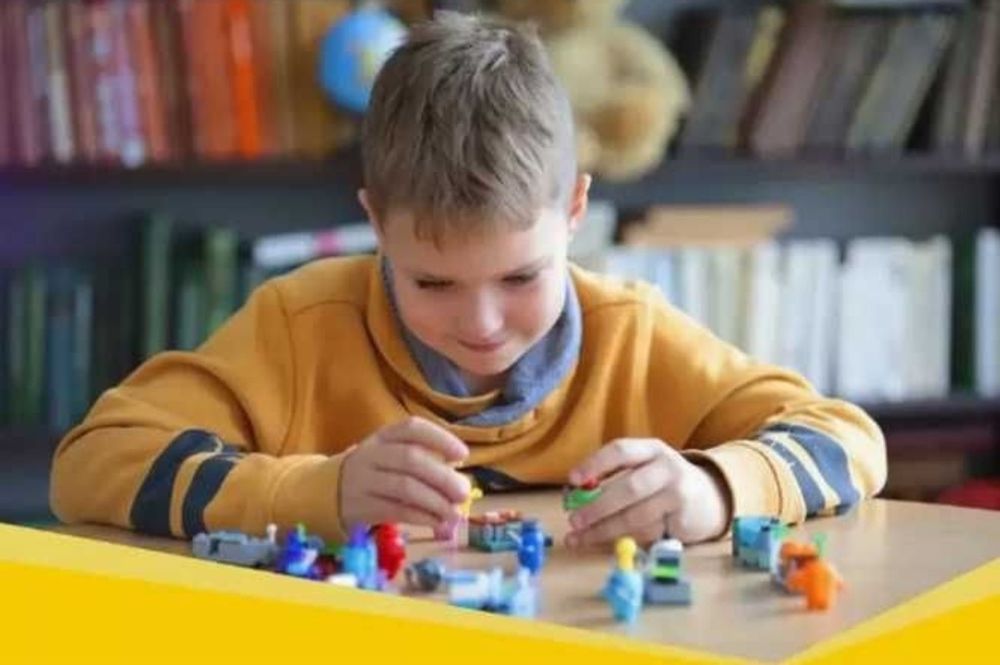 Набір із 16 фігурок Among Us зі зброєю та аксесуарами