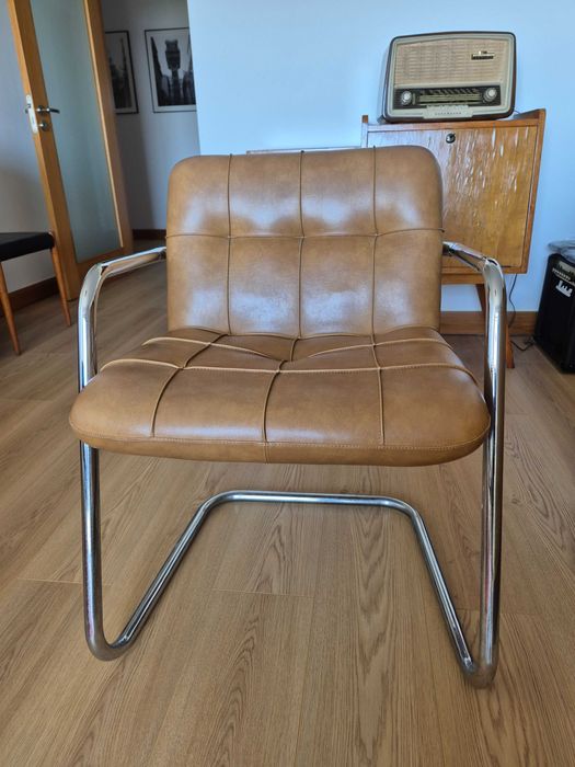 Cadeiras de escritorio Daciano da Costa anos 70/80 modelo Airborne.