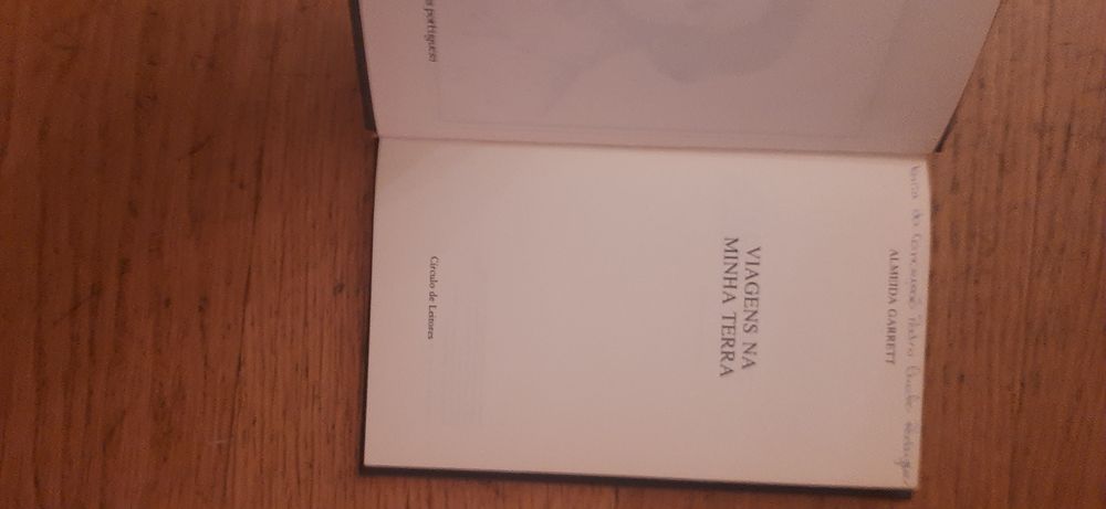 2 livros encadernados