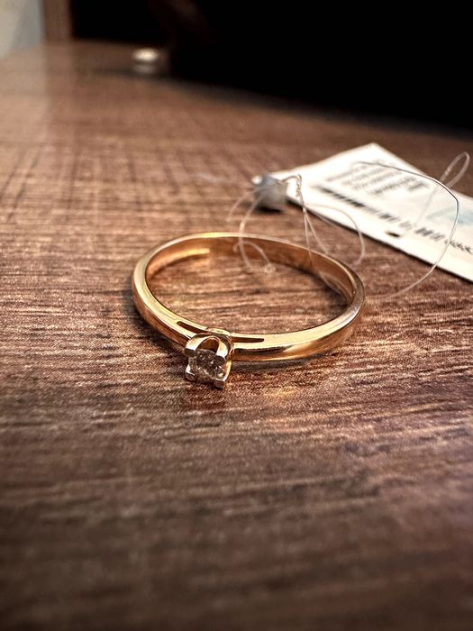 Каблучка з діамантом