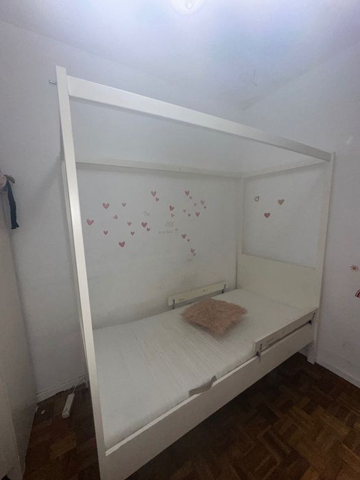 Cama para criança com estrado