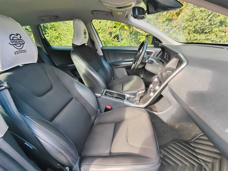 Volvo XC60 2015 2.0 FWD бензин
