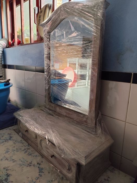 Móvel pintado branco com Espelho (Toucador parte de cima)