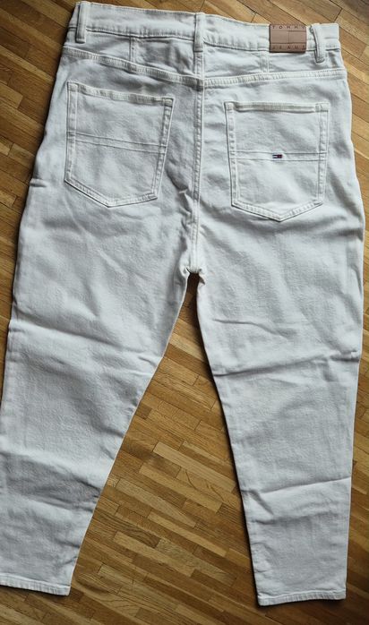 Białe jeansy Tommy Jeans 30/28